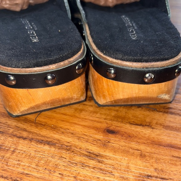 Kelsi Dagger Black Leather Loafers with Slip-On Design - Picture 5 of 9